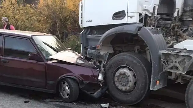 Nazilli'de beton mikseri ile otomobil kafa kafaya çarpıştı 1 yaralı