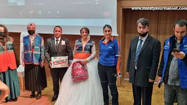 Nikah törenine online katıldılar