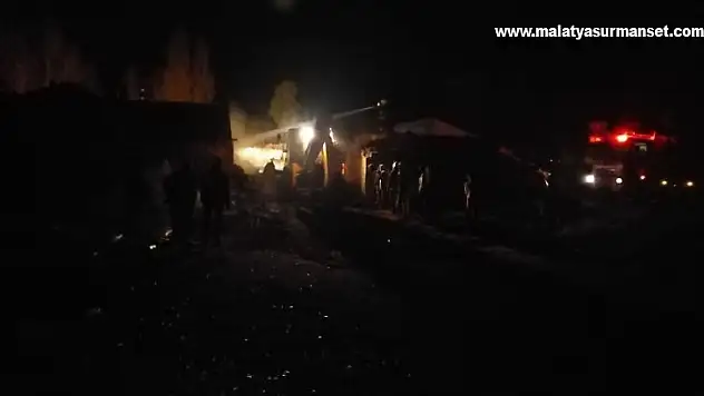 Odunlukta çıkan yangın maddi hasara neden oldu