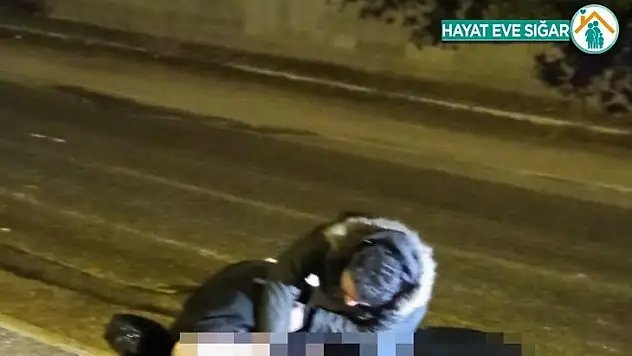 Öfkelenen kocanın hareket halindeki araçtan eşini attığı iddiası