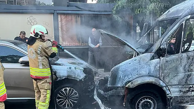 Öğrenci servisi yandı: 13 çocuk son anda kurtarıldı