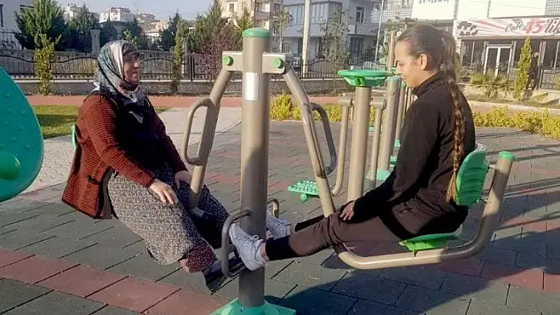Öğrenciler halkı egzersiz ve spor konusunda bilinçlendiriyor