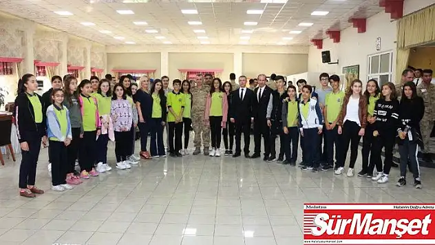 Öğrencilerden, Barış Pınarı Harekatına katılan askerlere moral sergisi