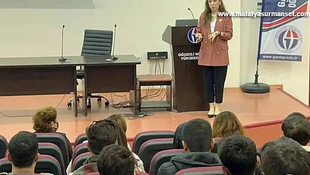 Oğuzeli MYO'da 'Yeni Ekonomi ve Ticaret 4.0' konferansı