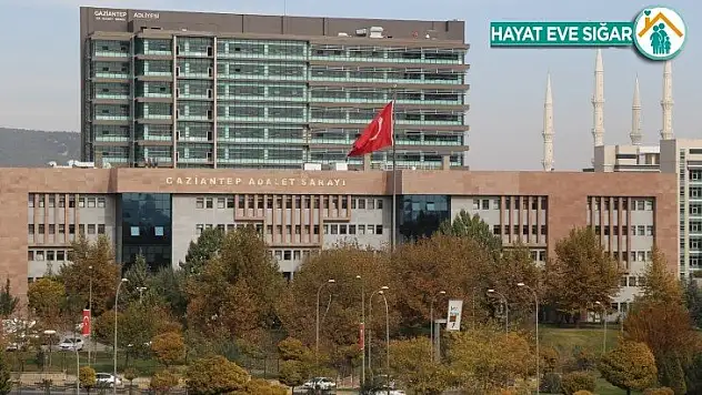Öpücüğün rüşvet sayıldığı davada polise hapis cezası