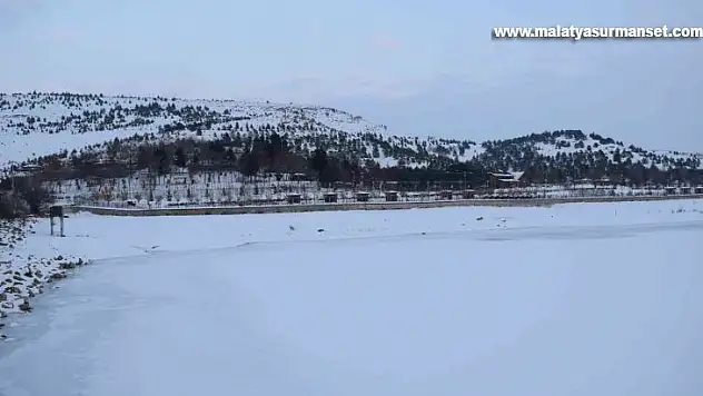 Orduzu göleti buz tuttu