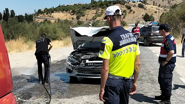 Otomobil ile Çapa Motoru Çarpıştı Biri Ağır 3 Kişi Yaralandı