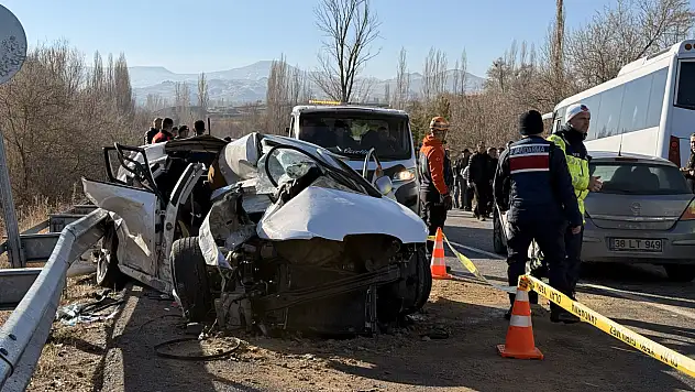 Otomobil ile midibüs çarpıştı: 10 yaralı