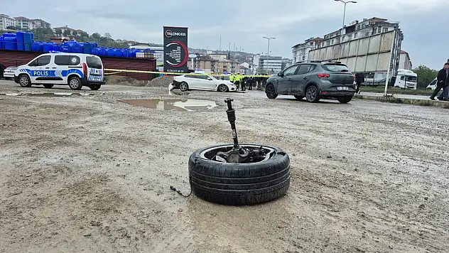Otomobil Kazasında Genç Öğrenci Öldü 2 Kişi Yaralandı