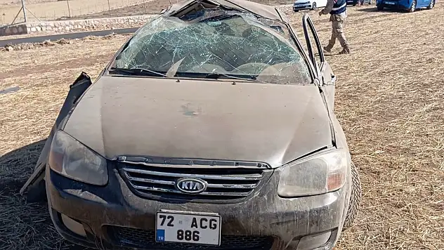 Otomobil şarampole devrildi 1 ölü 1 yaralı