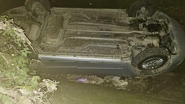 Otomobil Su Kanalına Düştü: 1 Yaralı