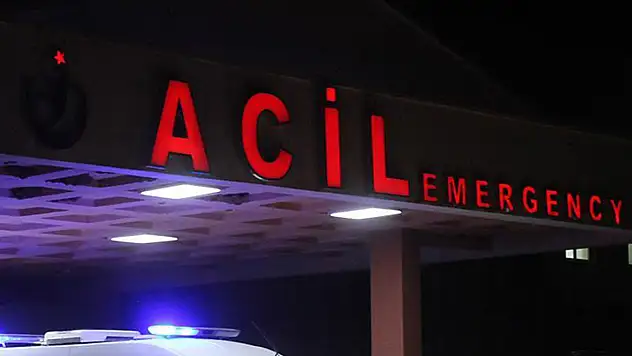 Otomobil Tır'a Arkadan Çarptı 4 Yaralı