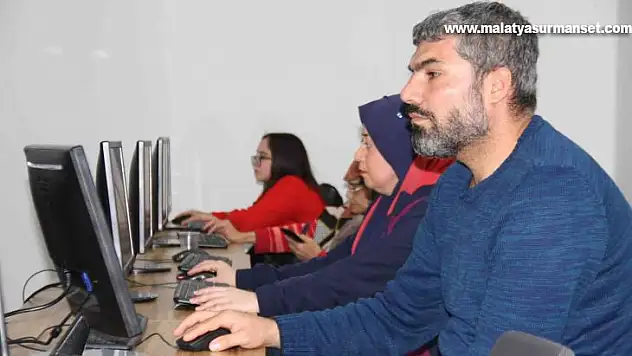 Özel bireyler, bilgisayar kursu ile hayata hazırlanıyor