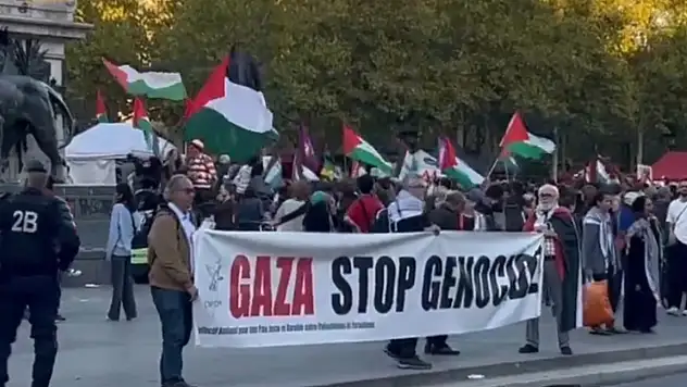 Paris'te Gazze'deki soykırım protesto edildi