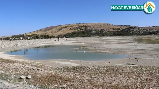 Pınarbaşı göletinde sular çekildi