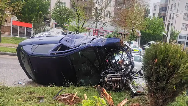 Refüje Çıkan Araç Takla Attı 2 Kişi Yaralandı