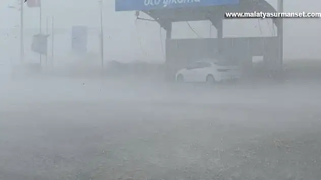 Sağanak yağış hayatı olumsuz etkiledi