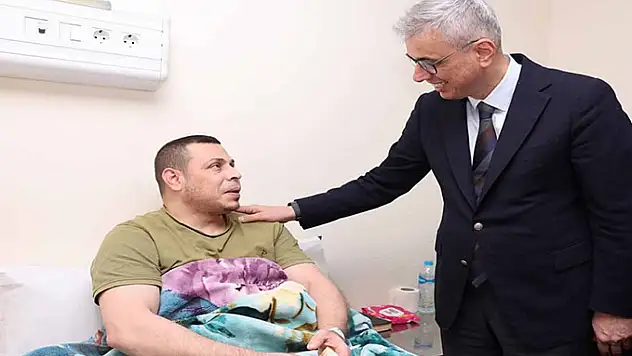 Sağlık Bakanı Memişoğlu Filistinli hastaları ziyaret etti