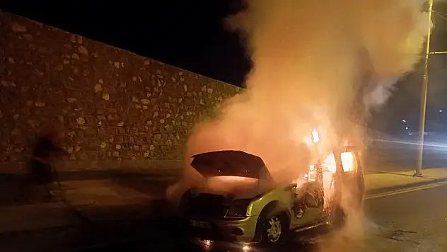 Malatya'da Hafif Ticari Araç Alev Alev Yandı!
