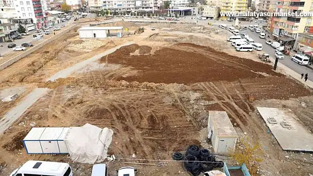 Silvan 1'inci Kılıçarslan Kent Meydanında çalışmalar sürüyor