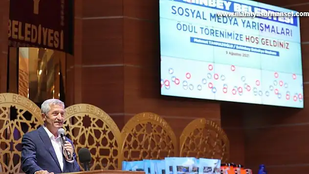 Sorulara doğru cevap verenlere ödülleri dağıtıldı
