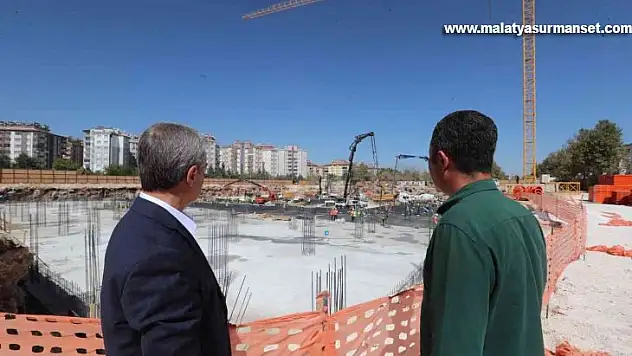 Tahmazoğlu'ndan en büyük ikinci kütüphanede inceleme