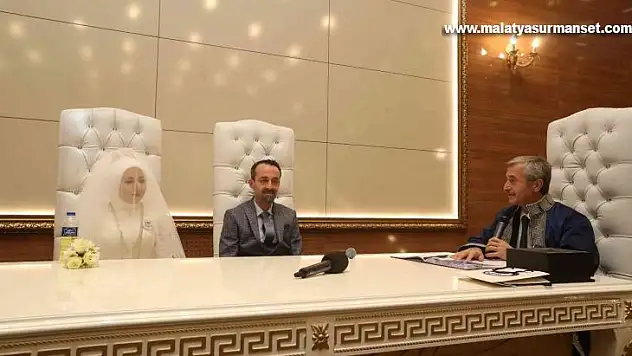 Tahmazoğlu'ndan nikahı kıyılan çifte sürpriz