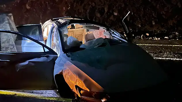 Takla atan otomobil hurdaya döndü: 1 ölü, 1 yaralı