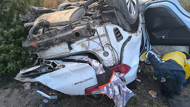 Takla atan otomobil sürücüsü hayatını kaybetti