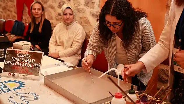 Tarihi mekanda ebru etkinliği