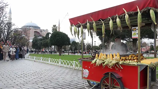 Tarihin gölgesinde sokak lezzetleri
