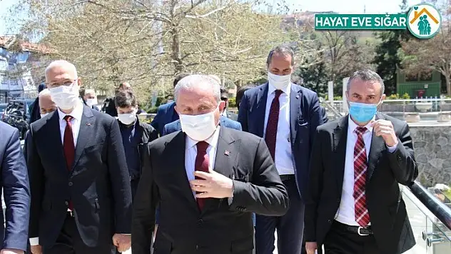 TBMM Başkanı Şentop, Hacı Bayram Veli Camii'nde cuma namazı kıldı