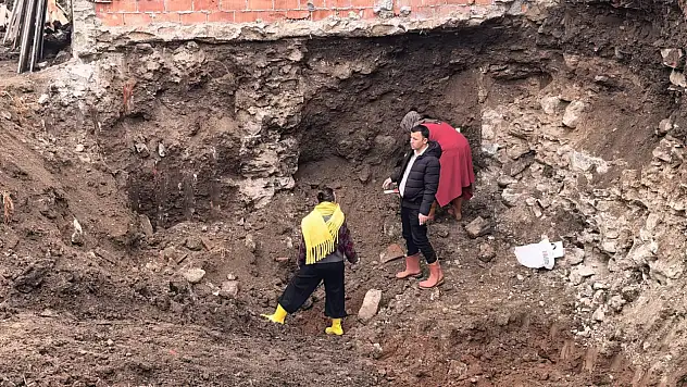 Temel için kazılan yerden tarihi mezar kalıntıları çıktı