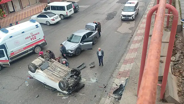 Ters Dönen Araçtan Minik Öğrenci Hafif Yaralı Kurtuldu