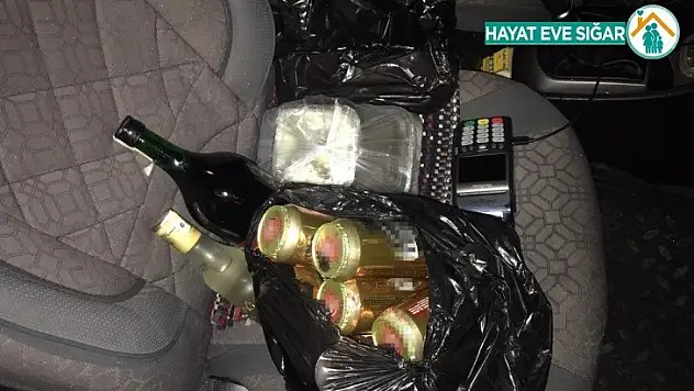 Ticari takside içki satarken yakalandılar