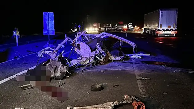 Tır ile Otomobil Çarpıştı 24 Yaşındaki Genç Hayatını Kaybetti