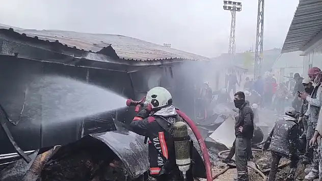 TOKİ İşçi Konteynerleri Alev Alev Yandı Yaralanan Yok
