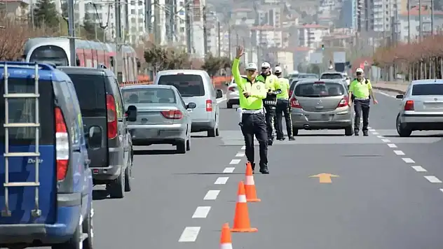 Trafikte Yol Kesen Artık Hapis Cezasıyla Karşılaşacak!