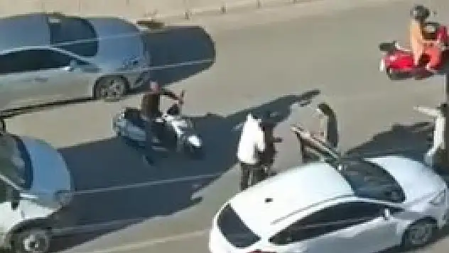 Trafikte yol verme kavgası