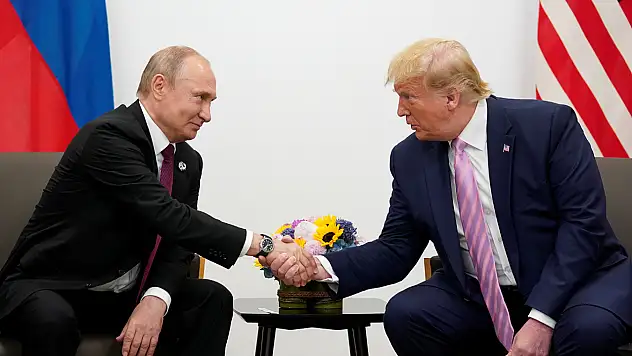 Trump ve Putin Telefonda Görüştü Barış İçin Umut Işığı mı?