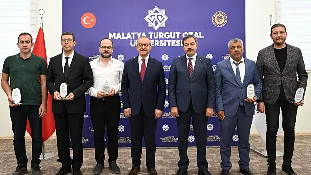 Turgut Özal Üniversitesi'nin Akademik Gururu Başarılı İsimler Ödüllendirildi