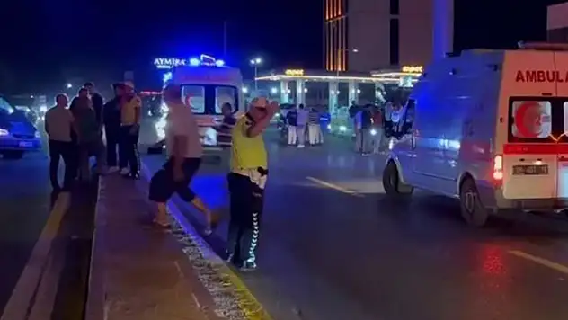 Üç Araç Çarpıştı Otomobil Savruldu 1 Ölü 5 Yaralı