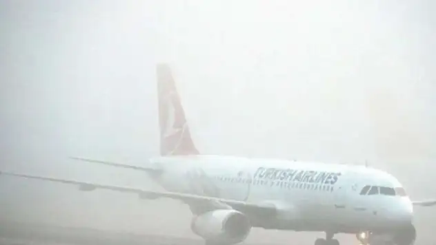 Uçak seferlerine kar yağışı engeli