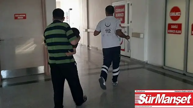 Üzerine buzdolabı kapağı düşen çocuk yaralandı