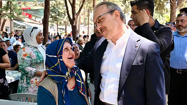 Vali Yavuz Türkiye  Peygamber ve Ehlibeyt Sevgisiyle Bütünleşiyor