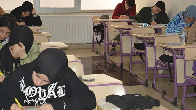 Yapay zekâ öğrenciyi geliştiriyor mu, tembelleştiriyor mu?