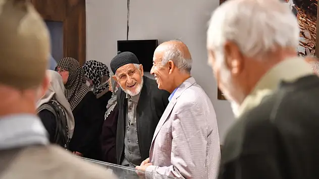 Yaşlılar Tarihle Buluştu Yeşilyurt Belediyesi'nden Özel Gün Sürprizi