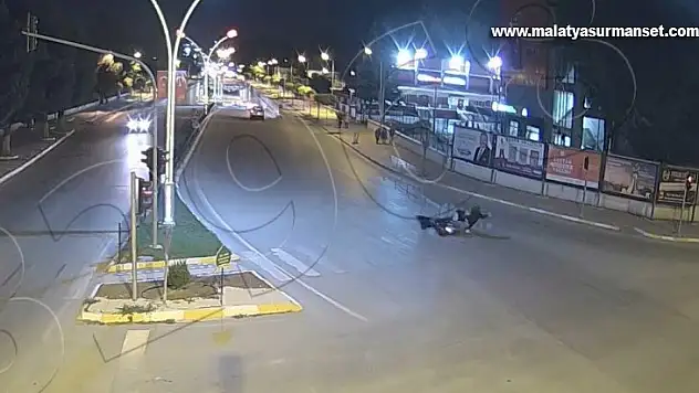 Yayaların arasına daldı, o anlar güvenlik kameralarına yansıdı