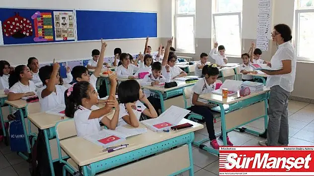 Yaz tatilinden dönen öğrenciler ilk derslerine başladı