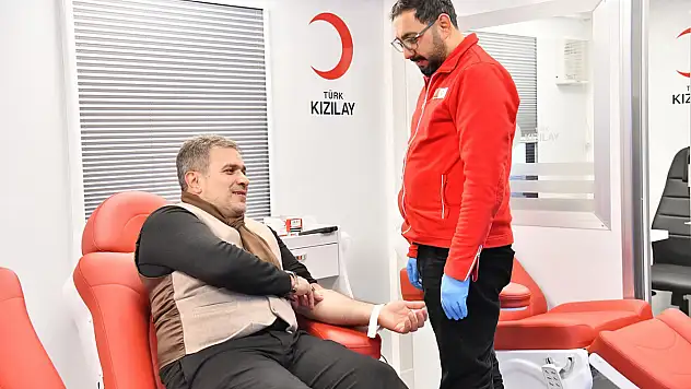 Yeşilyurt Belediyesi personelleri Kızılay'a kan bağışında bulundu